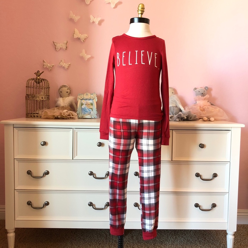 Rae Dunn | unisex BELIEVE holiday pajama set